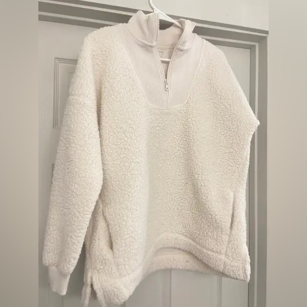ARIE cozy sweater